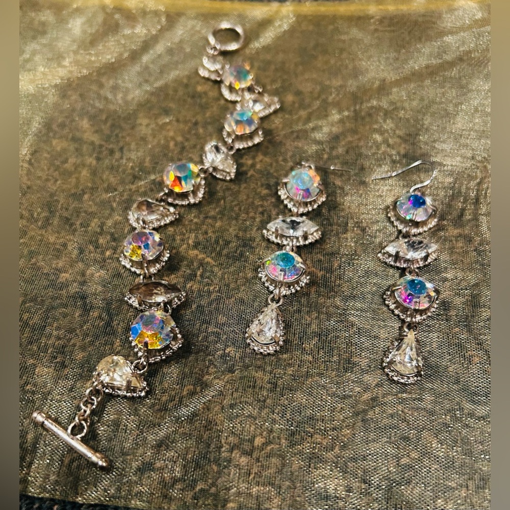 Elegant Aurora Borealis Bracelet and Earrings Set